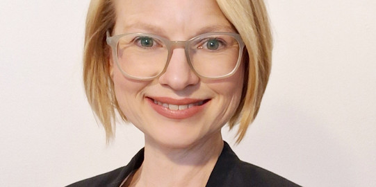 Dr. Julia Mergner im Porträt