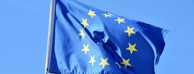 Flagge von Europäische Union, goldene Sterne auf blauem Hintergrund